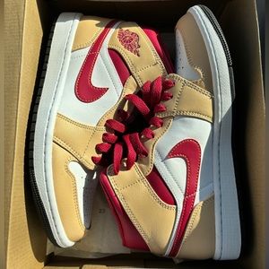 Nike Air Jordan 1 Mid Size 7/8.5 Women’s